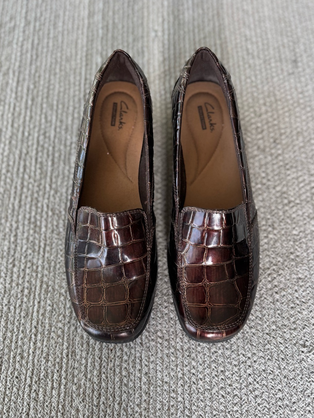 Clarks Collection Dark Brown Burgundy Crocodile Loafers Size 8.5